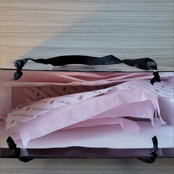Victoria's Secret Medium Shopping Bag with 6 sheets of VS Tissue Paper 16"x12"x6 - Picture 3 of 16